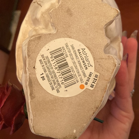 Floral Skull with Spider Decor - Picture 5 of 6